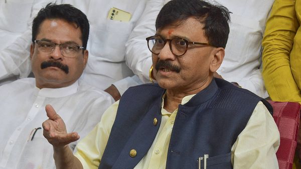 'जिनलोगों ने गुलामी को चुना, उन्हें हम पर टिप्पणी नहीं करनी चाहिए', संजय राउत का अजीत पवार पर हमला