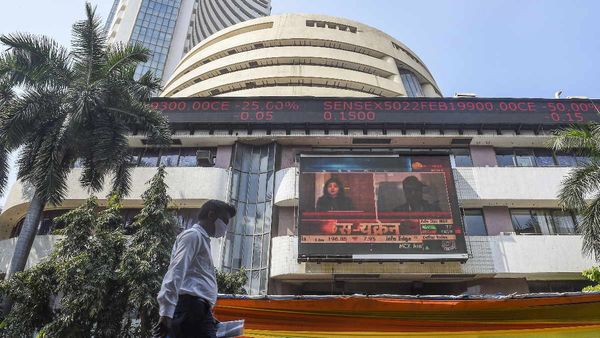 भारतीय स्टॉक मार्केट ने रचा इतिहास, हांगकांग को पीछे छोड़कर बना दुनिया का चौथा सबसे बड़ा शेयर बाजार