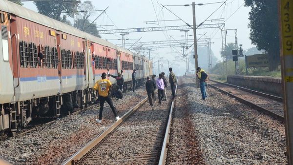 Jharkhand: कलिंग उत्कल एक्सप्रेस की चपेट में आकर 4 की मौत, गम्हरिया रेलवे ट्रैक करते थे पार