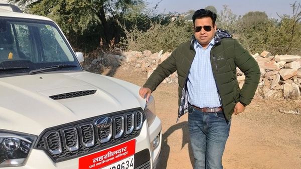 Vishwa Prakash: वो तहसीलदार, जिसने पूर्व MLA को बोला 'गेट आउट', SDM का चार्ज मिलते ही दिखाए तेवर