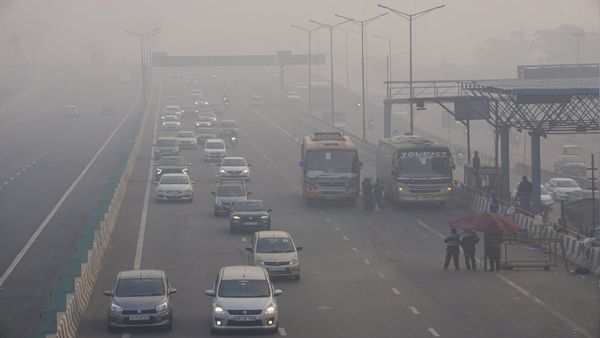 Weather Forecast: कड़ाके की ठंड से राहत नहीं, 5 जनवरी से बढ़ेगा 'सितम', घने कोहरे के बीच रफ्तार धीमी