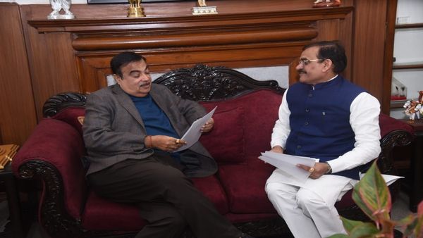 MP News: केंद्रीय मंत्री गडकरी से मिले सांसद विष्णुदत्त शर्मा, पन्ना-मंडला एलिवेटेड रोड निर्माण का किया आग्रह