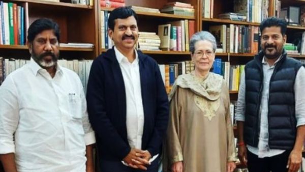 सोनिया गांधी ने रेवंत रेड्डी से कहा कि वे तेलंगाना से लोकसभा चुनाव लड़ने पर विचार करेंगी