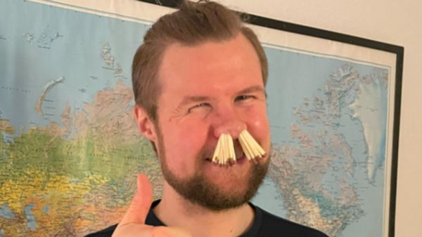 शख्स ने नाक में डाली 86 माचिस की तीलिया! वर्ल्ड रिकॉर्ड में दर्ज हुआ नाम