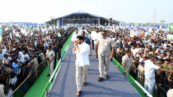 आंध्र प्रदेश: चुनाव नजदीक आने के कारण कैडर से दूर हैं AP के सीएम वाईएस जगन