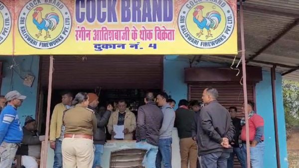 Gwalior News: हरदा में विस्फोट के बाद प्रशासन की कार्रवाई, ग्वालियर में 14 पटाखा गोदाम सील