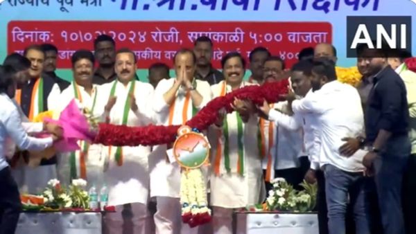 Baba Siddique: कांग्रेस छोड़कर बाबा सिद्दीकी हुए NCP में शामिल, डिप्टी CM अजित पवार ने किया पार्टी में स्वागत