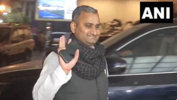 नीतीश सरकार के फ्लोर टेस्ट से पहले होटल में रात गुजारेंगे जदयू के विधायक