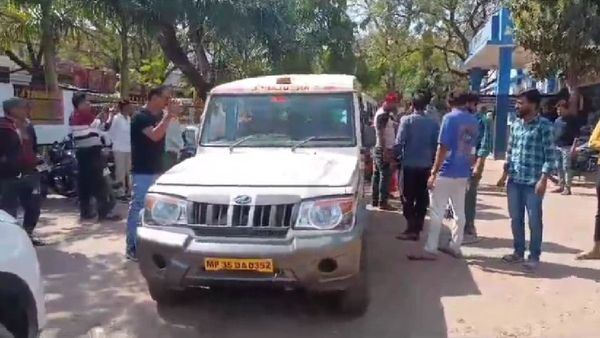 Panna News: चुनावी रंजिश के चलते फिर फायरिंग, सरपंच के भाई ने ऑटो चालक पर चलाई गोली