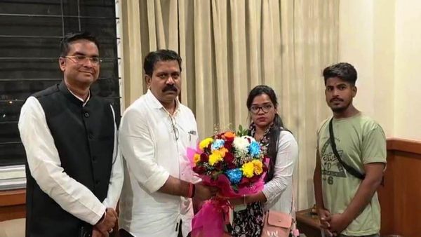 CG: मस्कट में बंधक बनाई गई दीपिका वापस लौटी छत्तीसगढ़, डिप्टी सीएम विजय शर्मा को सुनाई आपबीती