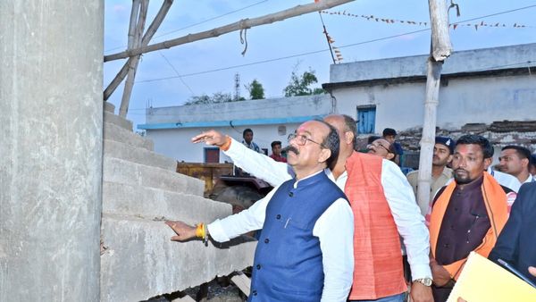 CG: गुणवत्ताहीन निर्माण कार्यों पर डिप्टी सीएम अरुण साव सख्त, लोरमी की जर्जर पानी टंकी तोड़ने के दिए निर्देश