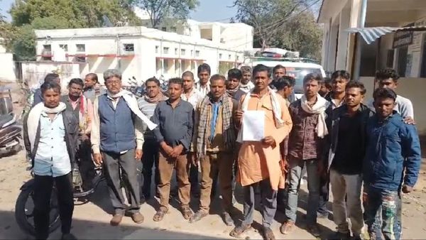 Chhatarpur News: अंधेरे में बोर्ड परीक्षा की पढ़ाई करने को बच्चे मजबूर, एक माह से बिजली गुल