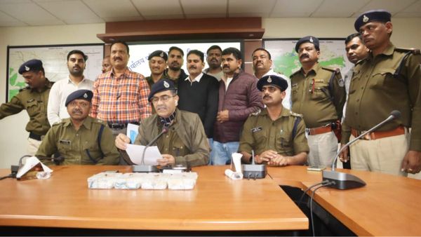 Gwalior News: आंखों में मिर्च पाउडर झोंककर व्यापारी को लूटा, चोरी की बाइक के साथ चार लुटेरे गिरफ्तार