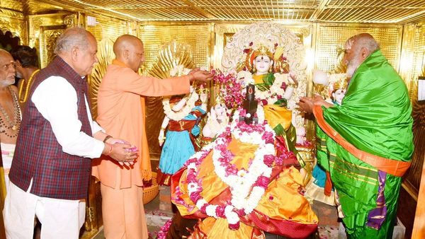 सीएम योगी ने नैमिषारण्य धाम पहुंचे, जगदंबा मंदिर की प्राण प्रतिष्ठा कार्यक्रम में लिया हिस्सा