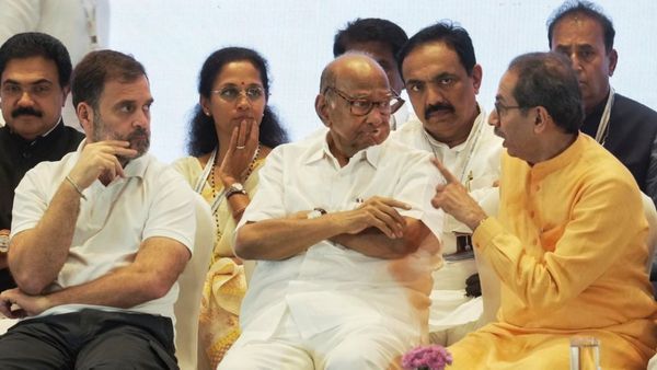 महाराष्ट्र में भी सीट शेयरिंग पर बन गई बात! कांग्रेस ने उद्धव-शरद पवार से 48 में से 39 सीटों पर किया समझौता