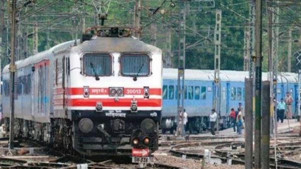 Railway Recruitment: रेलवे में निकली 9000 पदों पर भर्ती, 10वीं पास भी कर सकते हैं अप्लाई, देखें डिटेल्स