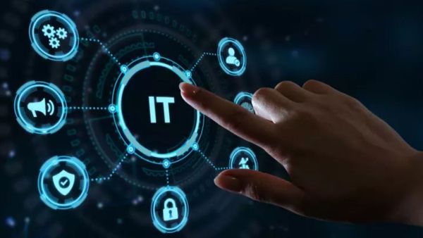 IT सेक्टर में नौकरी के बेहतरीन विकल्प, जानें किन 10 जॉब्स में मिलती है सबसे अधिक सैलरी