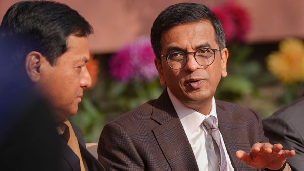 कोविड महामारी के दौरान पीएम मोदी ने सीजेआई चंद्रचूड़ को क्यों किया था कॉल? चीफ जस्टिस ने खुद किया खुलासा