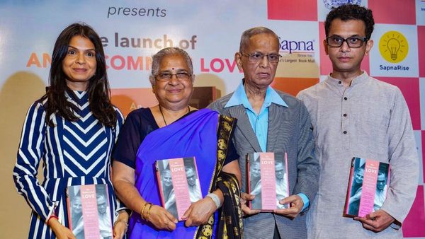 इंफोसिस के को-फॉउंडर नारायण मूर्ति और उनकी पत्नी सुधा मूर्ति ने क्लाउडटेल-अमेज़न डील से कमाए ₹915 करोड़!