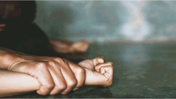अश्लील वीडियो देखकर पिता ने अपनी बेटी को बनाया हवस का शिकार, खून से लथपथ पड़ी थी 9 साल की बच्ची