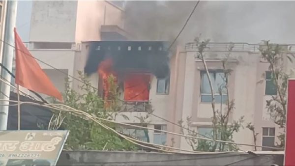 Gwalior News: मल्टी में लगी भीषण आग, दमकल कर्मियों ने जान जोखिम में डालकर बचाई बुजुर्ग महिला की जान