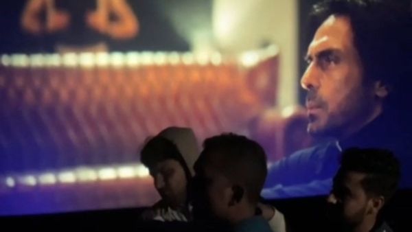 Gwalior News: सिनेमा हॉल में फिल्म देख रहे थे दर्शक तभी अचानक चलने लगे लात-घूंसे, जानें क्यों मचा बवाल