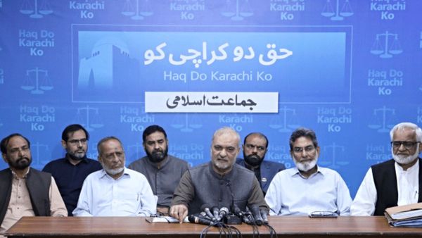 जो कहीं नहीं हुआ वो पाकिस्तान में हो रहा, चुनाव जीत कर भी छोड़ दी अपनी सीट, वजह जान हैरान हो जाएंगे