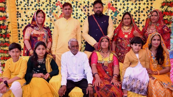 Success Story: पिता ने चाय बेच, मां ने मजदूरी कर बेटे को बनाया SDM, जानें अब मां को क्‍या बोलते लोग?