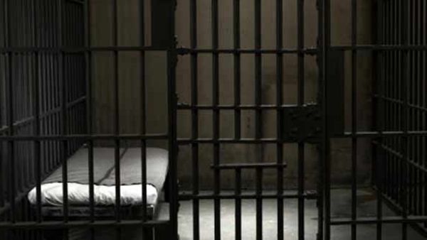 जेल में कैद महिलाएं हो रहीं गर्भवती, कलकत्ता हाई कोर्ट से अपील, पुरुष कर्मचारियों की एंट्री पर लगे रोक