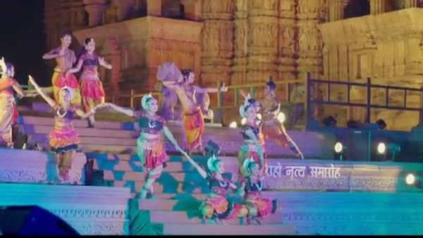 MP News: खजुराहो में पहली बार स्काई डाइविंग फेस्टिवल, धूमधाम से मनाई जाएगी गोल्डन जुबली