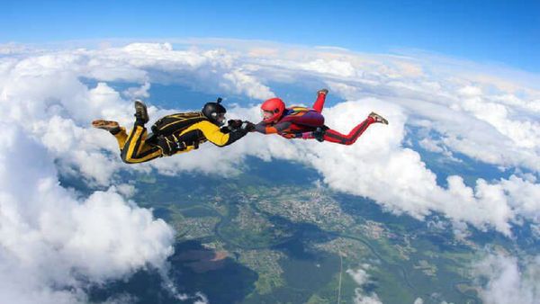 MP में स्काई डाइविंग का मजा लेना है तो यहां आएं, 10 हजार फीट के ऊंचाई से कराई जाएगी जंप