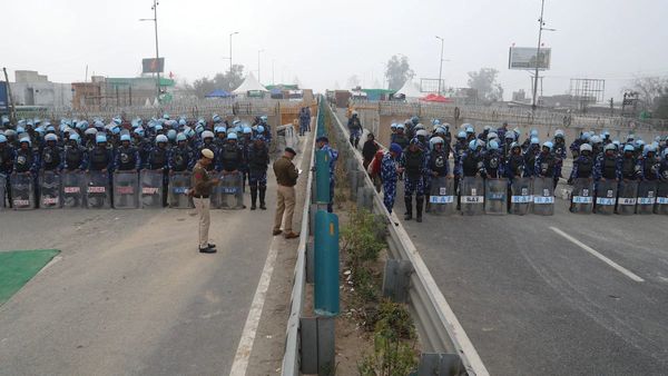 Farmers Protest: किसानों का दिल्ली चलो मार्च स्थगित, पुलिस ने खोल दिए सिंघू और टीकरी बॉर्डर, आवाजाही शुरू