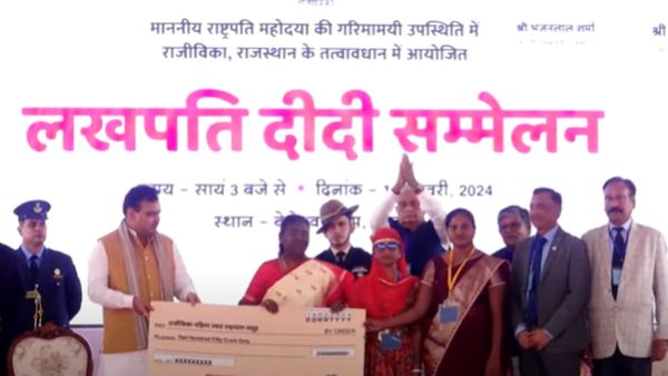 President in Rajasthan Video: 'लखपति दीदी' से संवाद करने बेणेश्‍वर धाम पहुंचीं राष्ट्रपति द्रोपदी मुर्मू