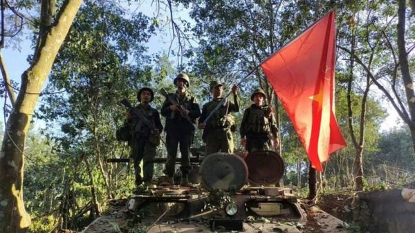 म्यांमार में 3 जनरलों को मौत की सजा, विद्रोहियों के सामने किया था आत्मसमर्पण