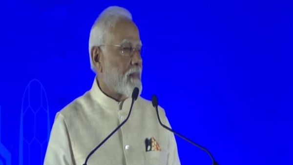 PM Modi in UAE: पीएम मोदी ने की दुबई में नया CBSE ऑफिस खोलने की घोषणा, भारत को बनाएंगे तीसरी सबसे बड़ी इकोनॉमी