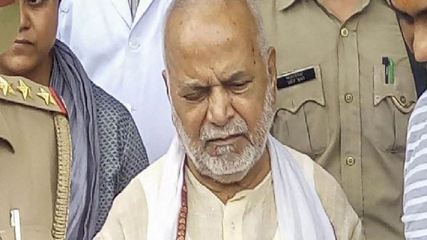 Swami Chinmayanand: पूर्व केंद्रीय मंत्री चिन्मयानंद को कोर्ट से मिली बड़ी राहत, दुष्कर्म मामले में हुए बरी