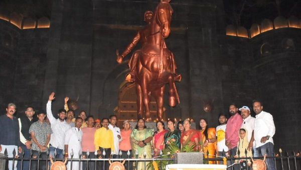 Indore News: इंदौर में शिवाजी जयंती का हर्षोल्लास, दीपों से जगमगाई किले की प्रतिकृति