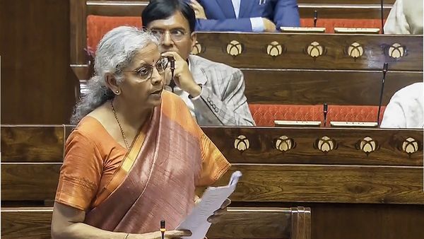 'UPA का शासन घोटालों से भरा हुआ', जानें केंद्र सरकार के श्वेत पत्र की 10 बड़ी बातें