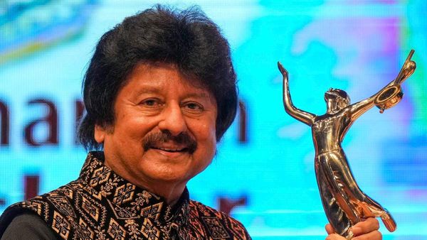 धर्म की बेड़ियां तोड़कर Pankaj Udhas ने रचाई थी शादी, फिल्मी स्टोरी से कम नहीं प्रेम कहानी!