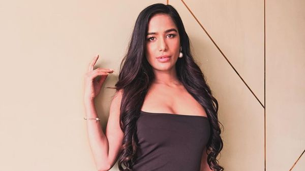 Poonam Pandey ने हटाई मौत की झूठी खबर वाली पोस्ट, अब सोशल मीडिया पर दिया नया अपडेट, हुईं ट्रोल