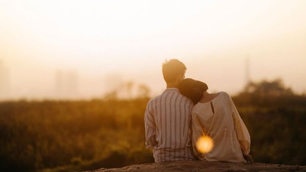 Valentine Day 2024: वैलेंटाइन वीक पार्टनर को इस तरह फील कराएं स्पेशल, भूलकर भी ना करें ये गलतियां