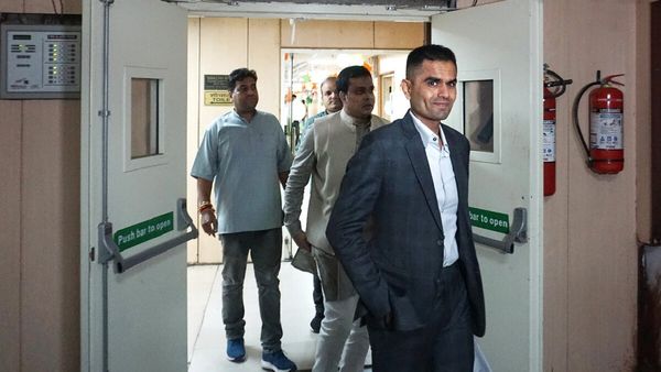 Sameer Wankhede: शाहरुख खान के बेटे को जेल में डालने वाले NCB के पूर्व अधिकारी अब खुद फंसे, ED ने लिया एक्शन