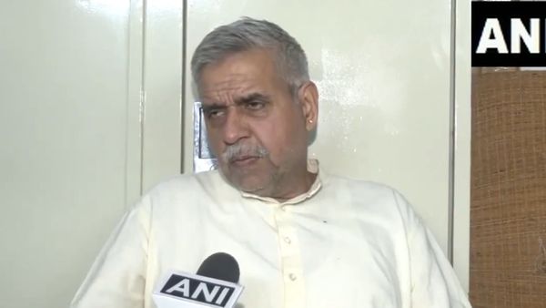 'इनकम टैक्स का उठाया है 4 साल पुराना मामला', युवा कांग्रेस के बैंक खाते फ्रीज वाले बयान पर बोले संदीप दीक्षित