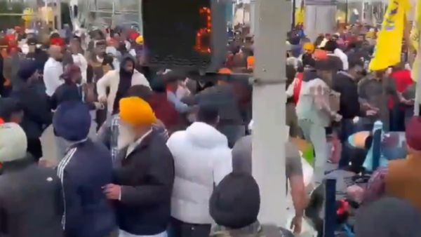 सैन फ्रांसिस्को में खालिस्तान समर्थकों में 'गैंगवार', बीच प्रदर्शन में आपस में भिड़े लोग, Video