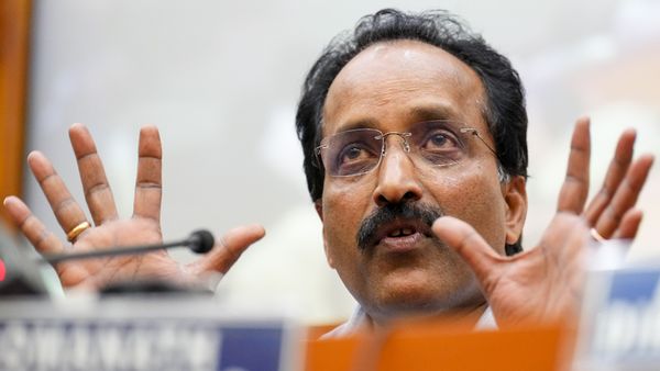 2040 तक इंडियन एस्ट्रोनॉट पहुंचेंगे चांद पर? ISRO चीफ ने दिए मिशन को लेकर बड़े संकेत