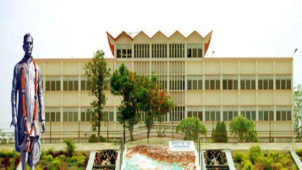 Rajasthan News: मोहन लाल सुखाड़िया विश्वविद्यालय की महिला प्रोफेसर की चर्चा, जानिए क्यों नाराज है संघ और भाजपा