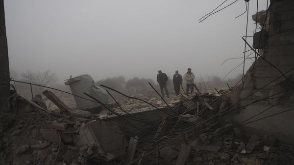 हमारा बदला अब शुरू होता है... अमेरिका ने सीरिया और ईराक में 85 ईरानी ठिकानों पर की भीषण बमबारी