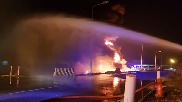 खाड़ी देशों में US ने दूसरे दिन भी जमकर बरसाए बम.. यमन में हूती विद्रोहियों पर हमला, क्या करेगा ईरान?