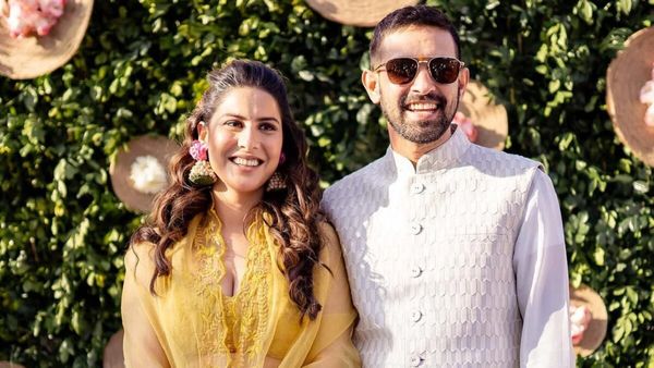 '12वीं फेल' के IPS मनोज शर्मा यानी विक्रांत मैसी बने पापा, पत्नी शीतल ठाकुर ने बेटे को दिया जन्म