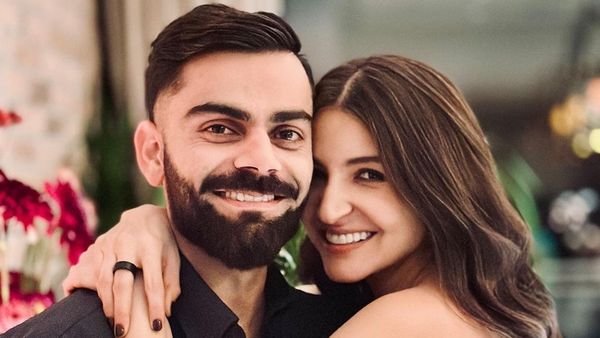 Anushka-Virat: बेटी वामिका के साथ लंदन में लंच करते नजर आए विराट कोहली, सोशल मीडिया पर वायरल हुई तस्वीर